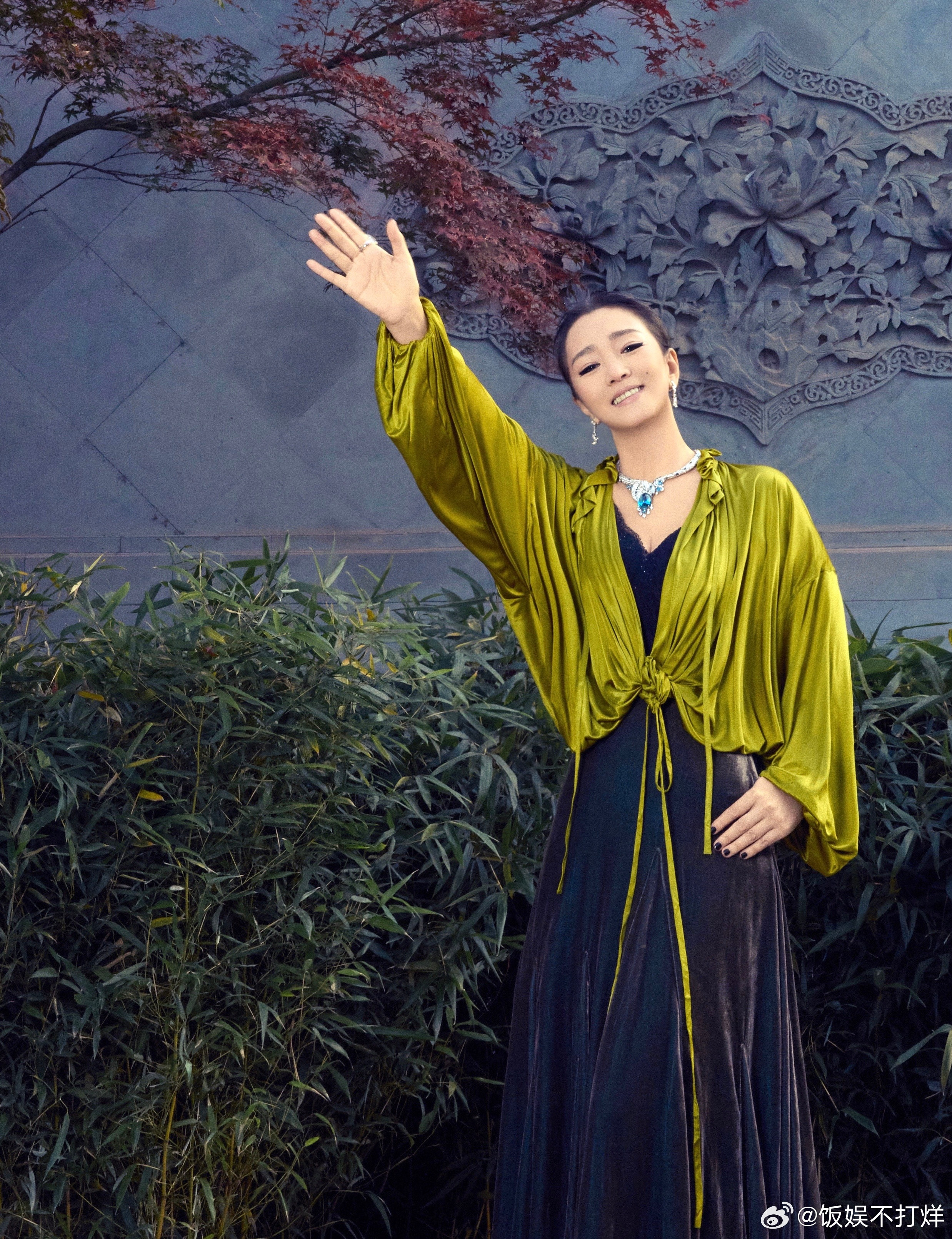 巩俐郭晶晶合照谁懂！巩俐的王者风范搭配郭晶晶的从容优雅，隔着屏幕都能感受到的超