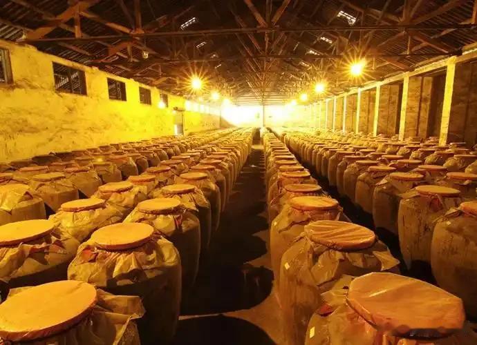 为何饮酒危害身体健康，还在大量生产白酒？核心结论：明知伤身仍大规模生产，是经济
