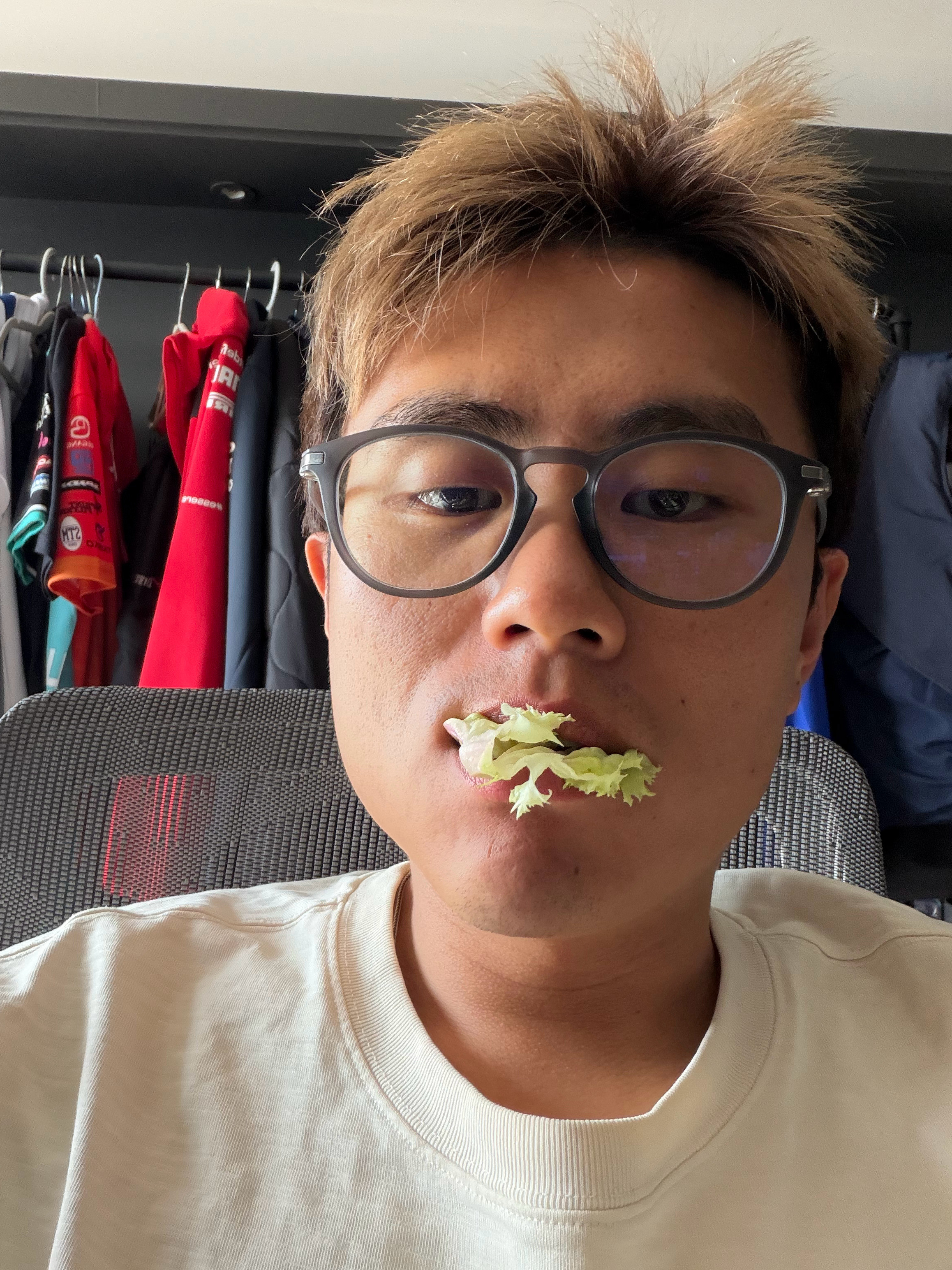 早点吃咸了中午清淡点~赶紧剪完视频一会去打网球