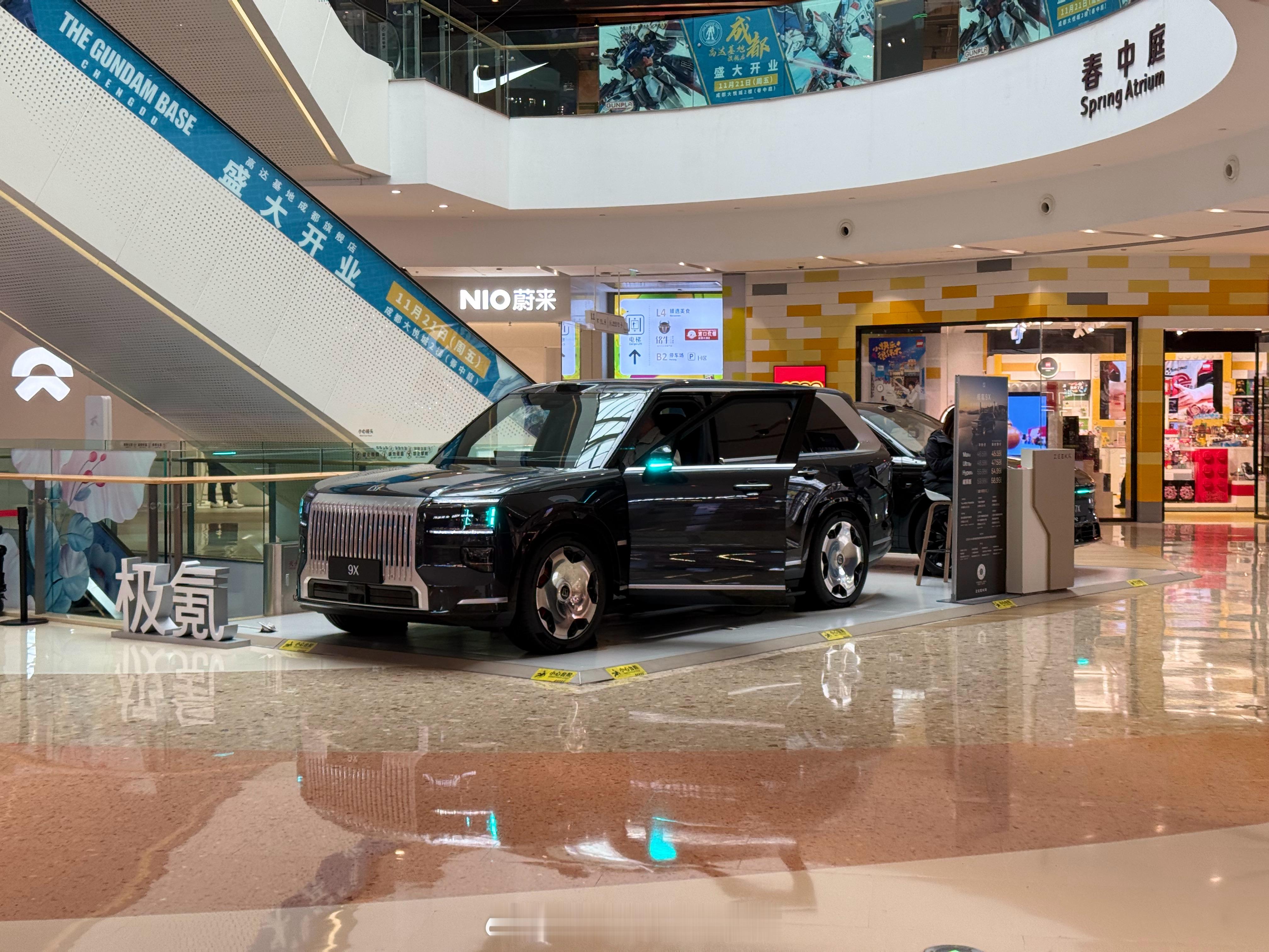 极氪9X这要出个防弹版的多半有点意思，体型太敦实了，最好还是请个司机吧。自己开，