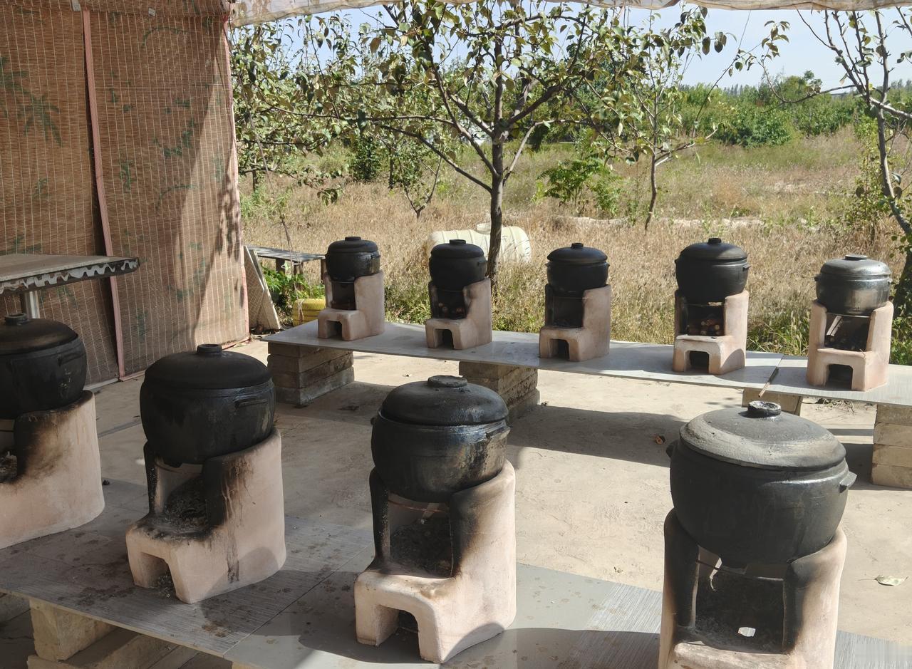 去了趟农家乐，我坐在柴火灶前就不想走了十一假期，朋友非拉我出去，说去个农家乐，