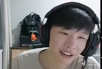 Doinb：骇客他很变态，他一天打10-12个小时dota2，晚上接lol的单子