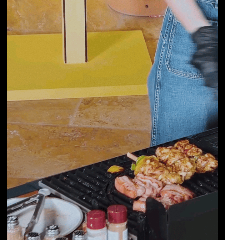 任务分给了自己组之后，我哥哥就这样一直在忙忙碌碌烤肉——每次看刘宇宁做饭都感觉好