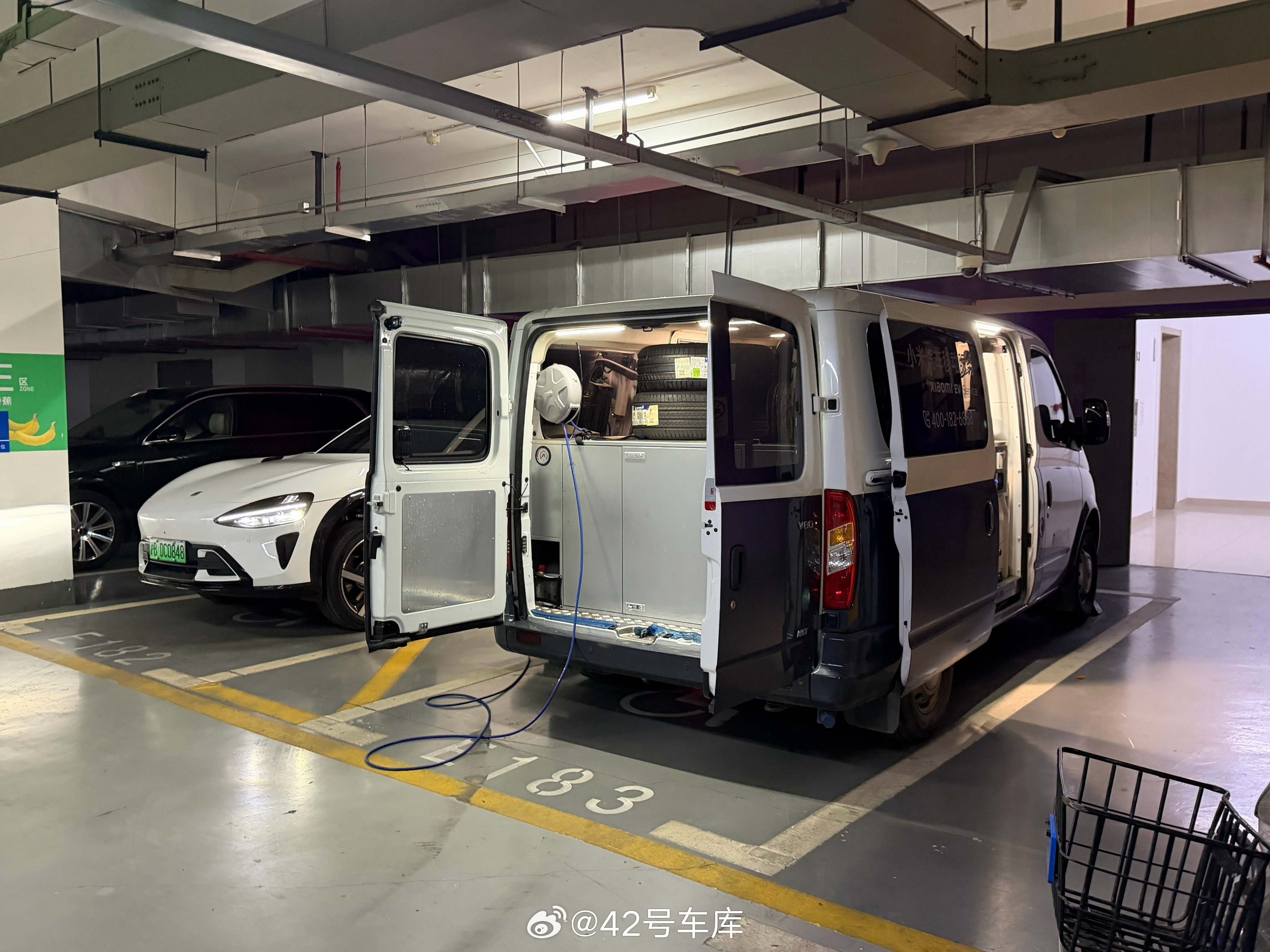 小米的上门补胎车不知道用过的人多吗上次我们的YU7意外扎钉了，于是使用了服务