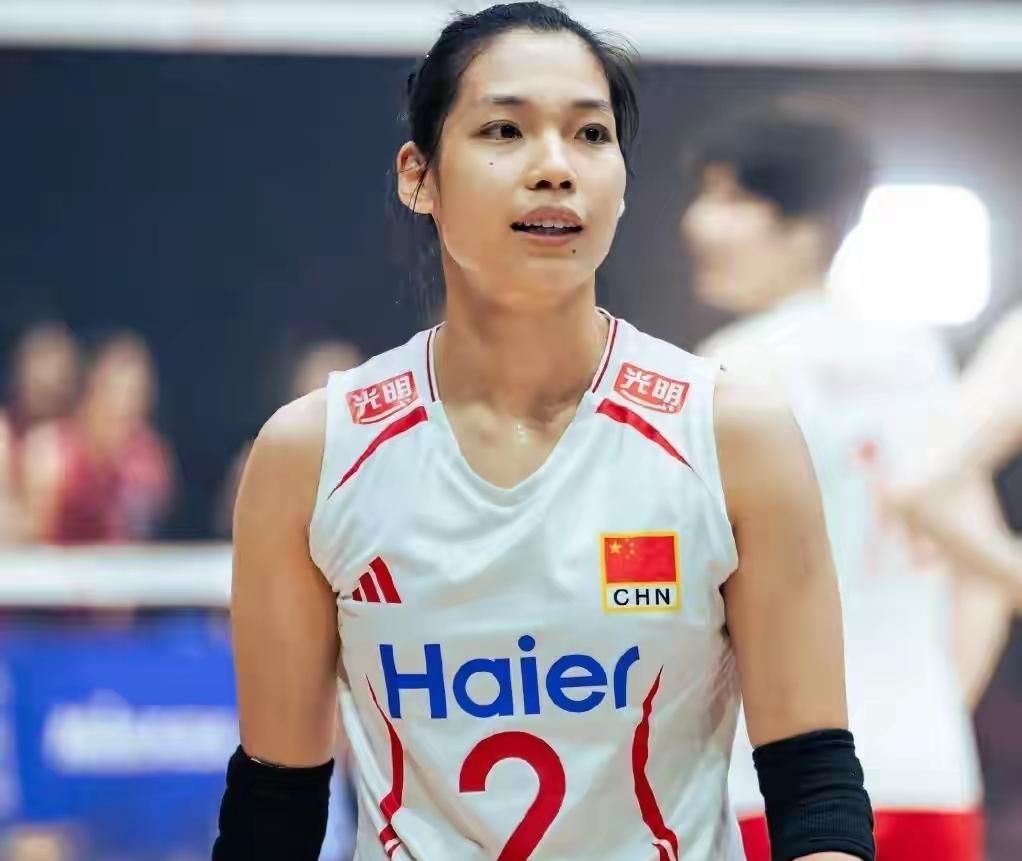从日本女排输给巴西女排的比赛中我们不难看出，矮个主攻在面对像巴西女排这样凭借高举