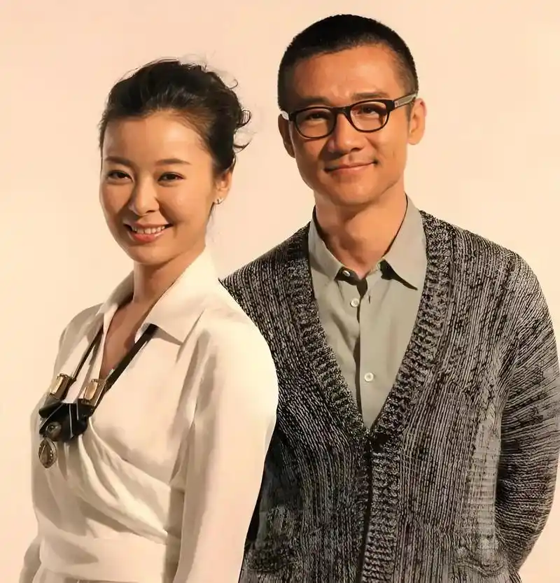 2011年，黄志忠和39岁的柯蓝相恋，同居9年后，柯蓝突然正色对黄志忠说，自己这辈子都不会嫁给他。 