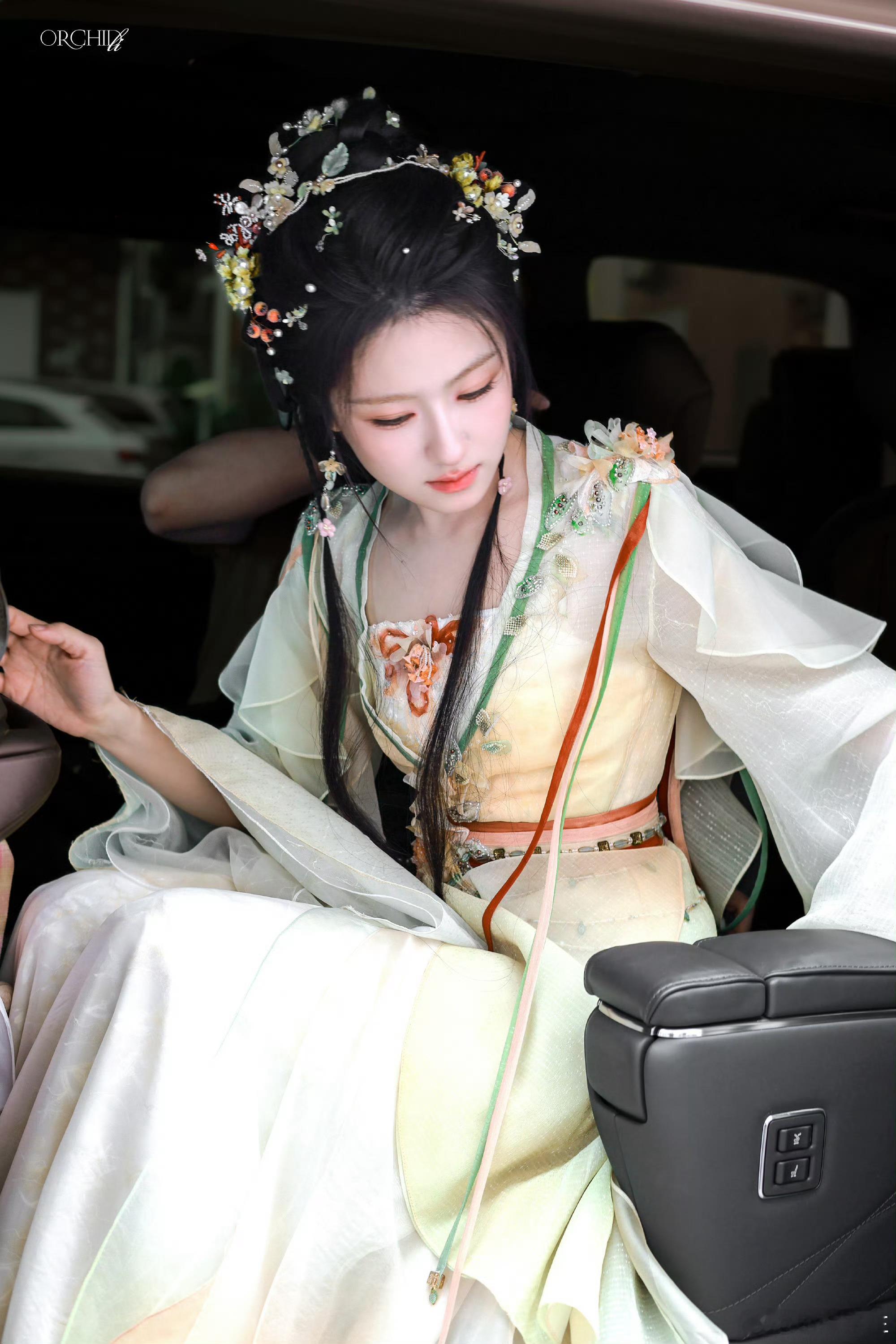 李兰迪千夜奇谭出妆李兰迪千夜奇谭出妆路透好惊喜！这个古风造型适配度很高，温柔又灵
