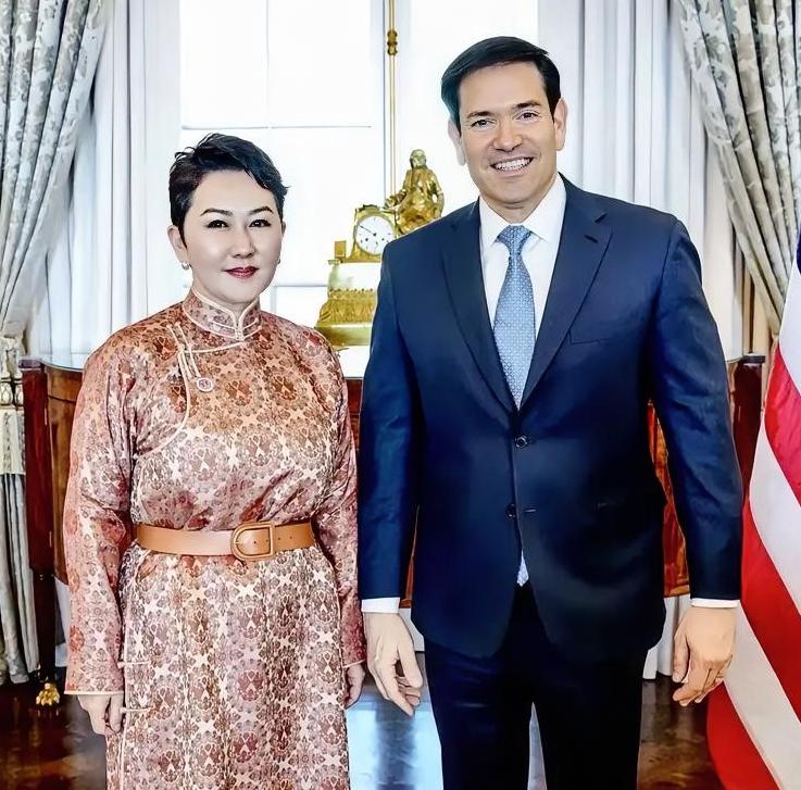 蒙古还真是有意思，见到谁都称是它的“第三邻国”近日，蒙古那位女外长巴特策策格