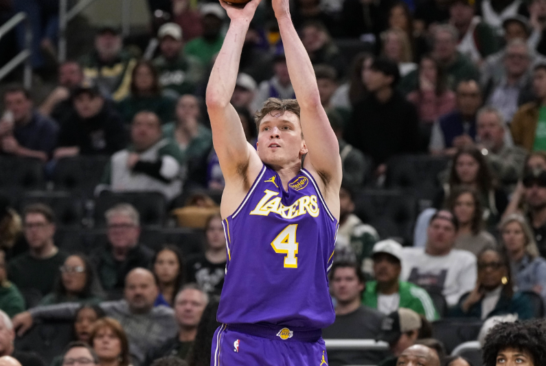 克内克特篮这么稳，为什么不用雷迪克为了自己的政绩死操主力，其他不说，克内克特