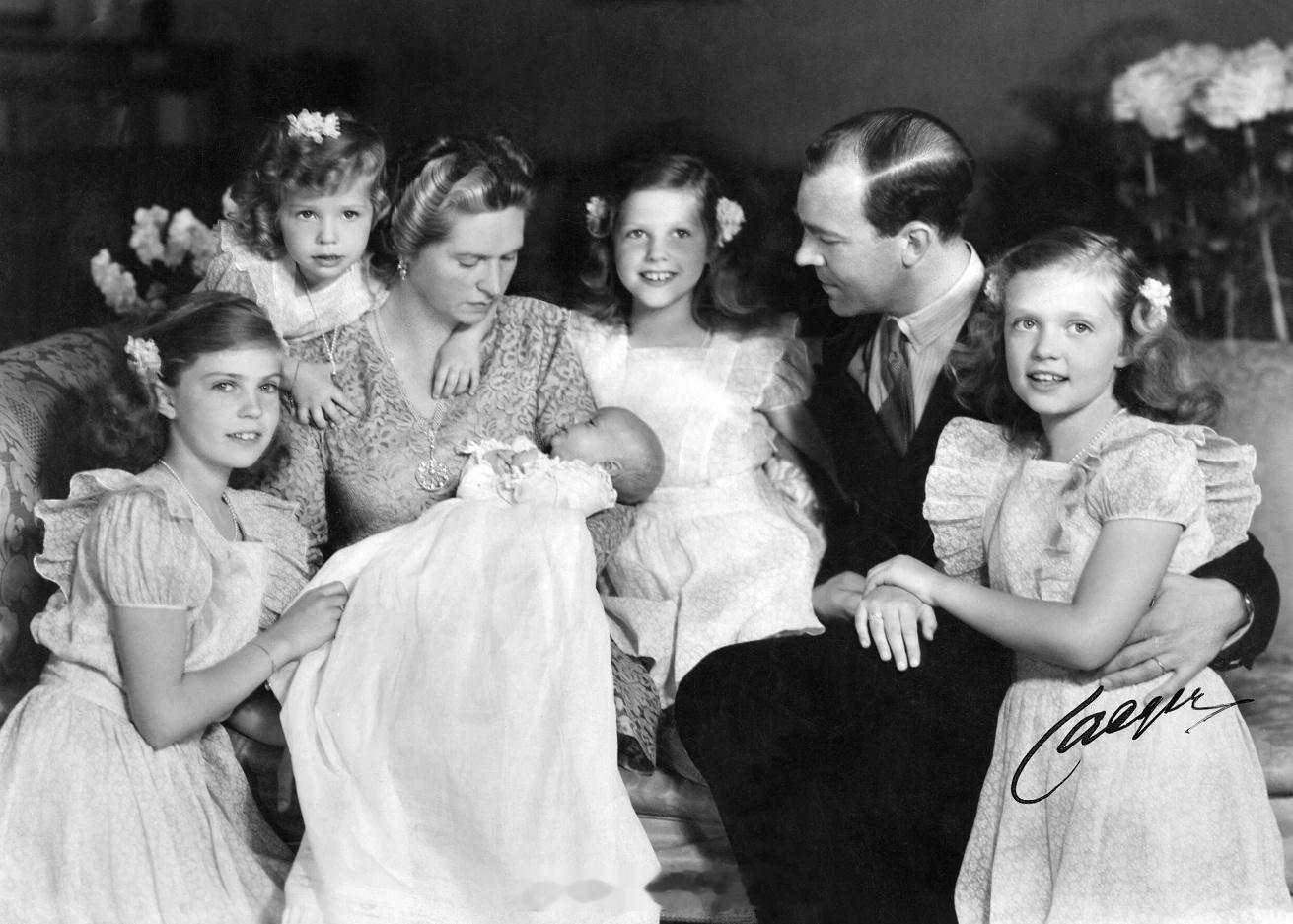 那些年，瑞典的西博滕公爵夫人西比拉公主和她的五个孩子🇸🇪众所周知，通过爷爷奥