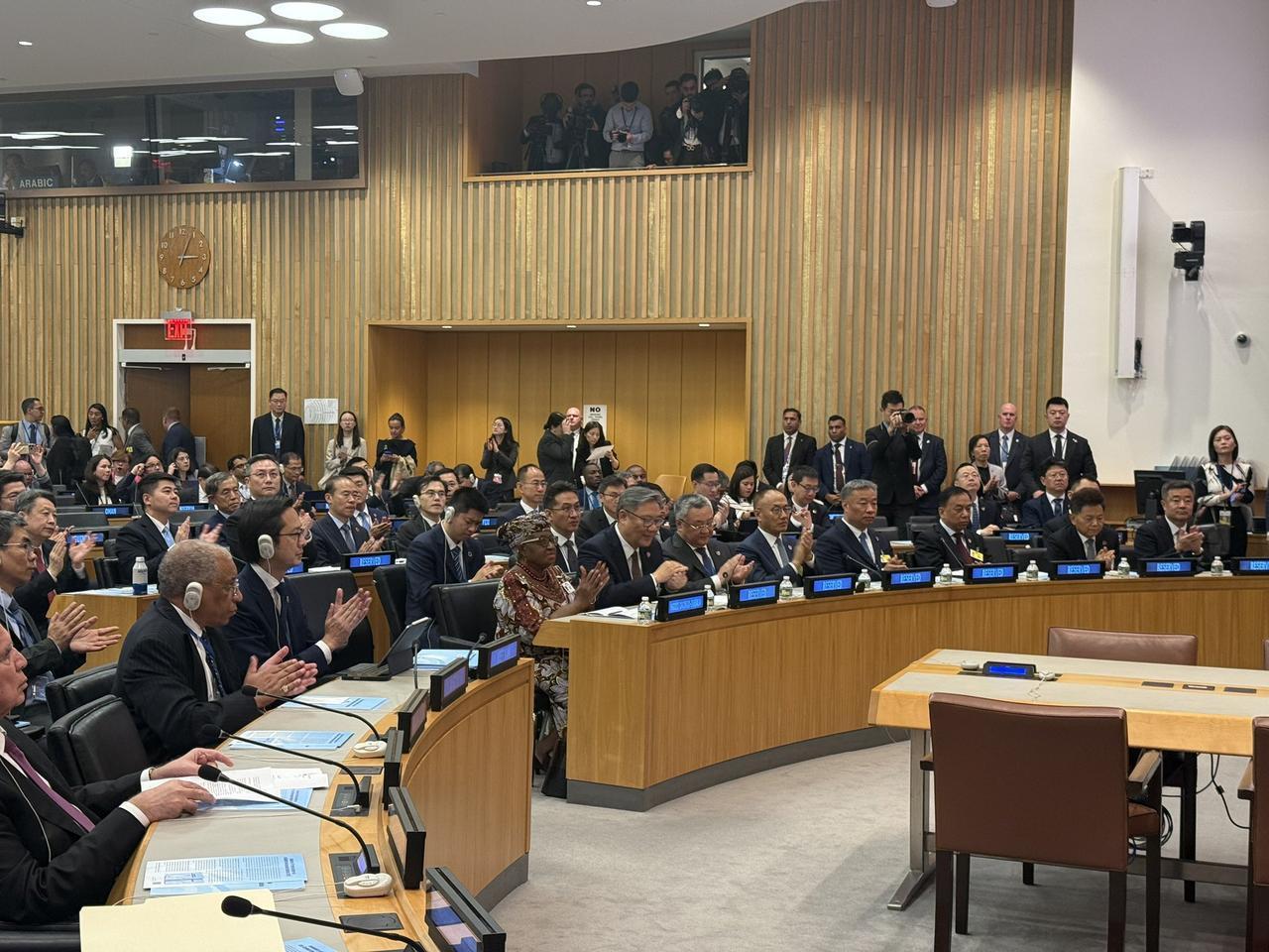 9月24日，国际主流媒体都在关注中方的一个重大政策宣示。那就是在联合国举办的全球