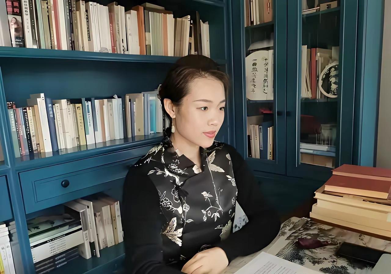 徐莺到底是什么背景？这个人确实神奇，在南博举办庞家画展，还冒充是庞家后人，后面