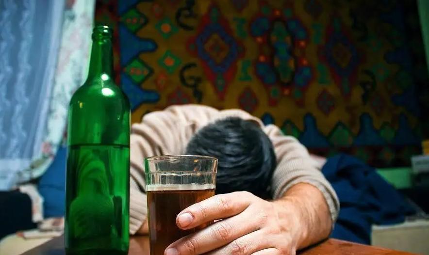 “脸都不要了！”江苏一工地男子醉酒后，竟把工友老婆错认成自己媳妇，犯下大错。事后