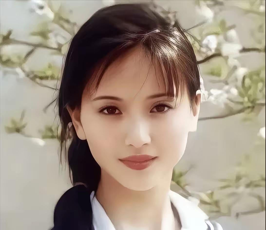演员侯勇说："1992年，在央视春晚的后台，我第一次见到陶慧敏，就在心里想，天哪