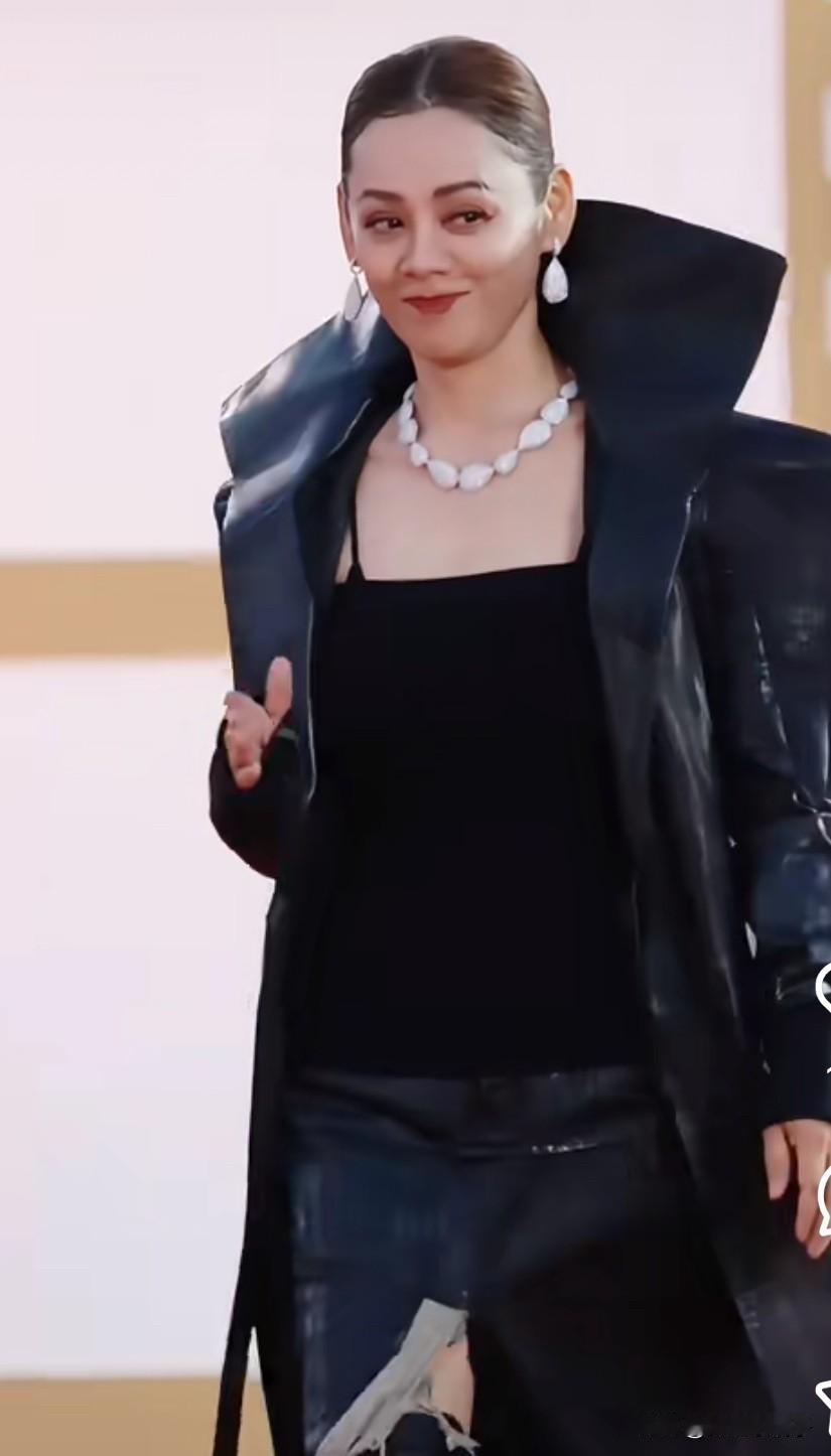 真没想到，一向霸气的宁静，44岁就栽在了更年期这道坎上。当年录节目，她穿着大