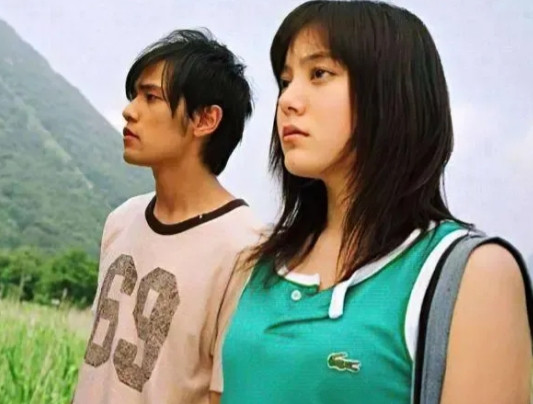 2004年，导演刘伟强筹拍《头文字D》，去岛国挑选女演员，铃木杏穿着学生服装前来