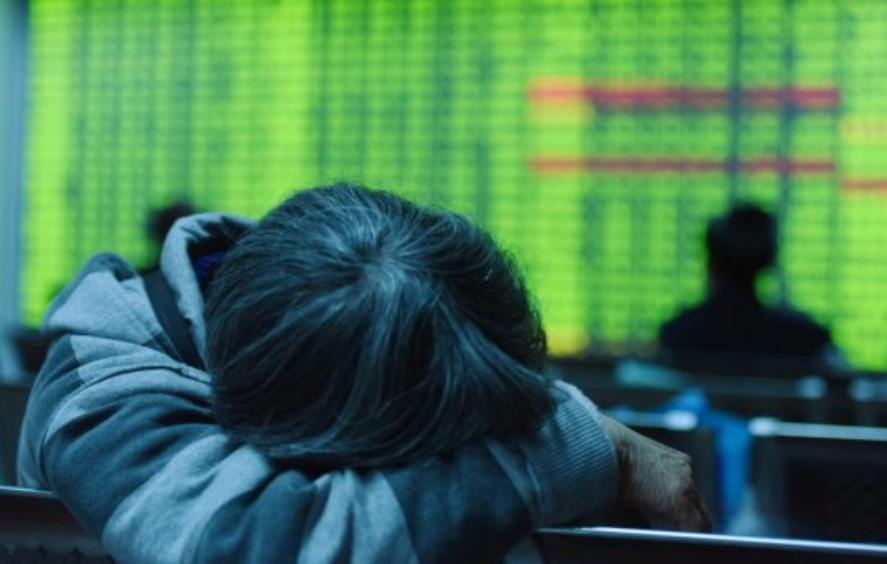 一位经济学者说：眼下的A股正陷入两难僵局。机构和普通投资者都把自身逼进了死胡