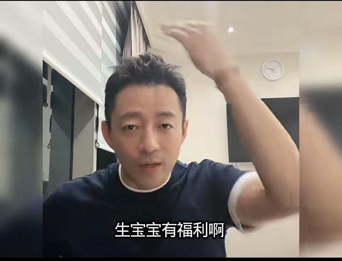 汪小菲好宠筱梅啊，产后首次露面状态太好了！直播间有粉丝想看筱梅，汪小菲说筱梅