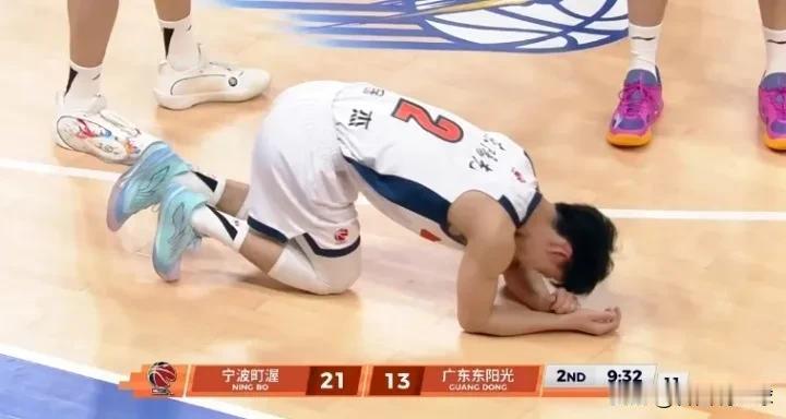 屋漏偏逢连夜雨！北京时间2月1日，CBA常规赛广东对阵宁波一战出现1意外伤病：第