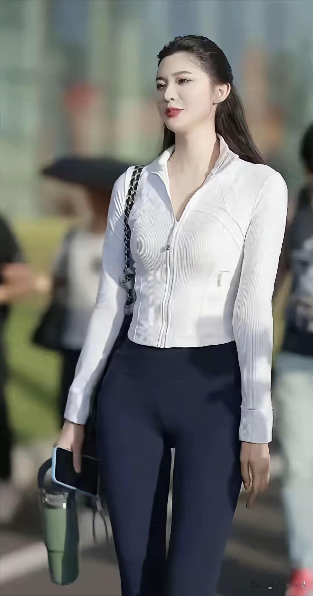 这是顶级富二代王思聪心中的白月光。都说金钱是万能的，如果说这世上还有金钱解决