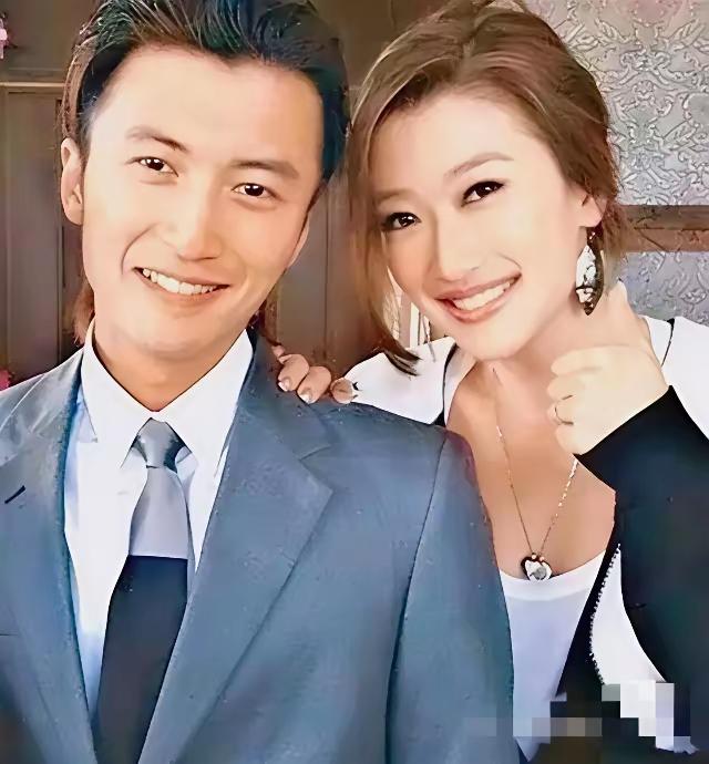 好多人不喜欢谢霆锋不是因为他没有才华可能总觉得他找了一个大自己9岁的女人感