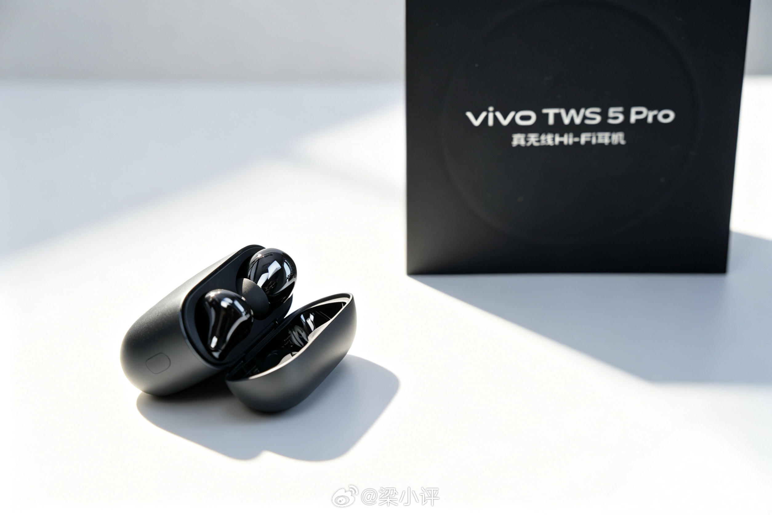 蓝厂旗舰降噪耳机，vivoTWS5Pro实拍，静界黑配色，单耳重量5.5