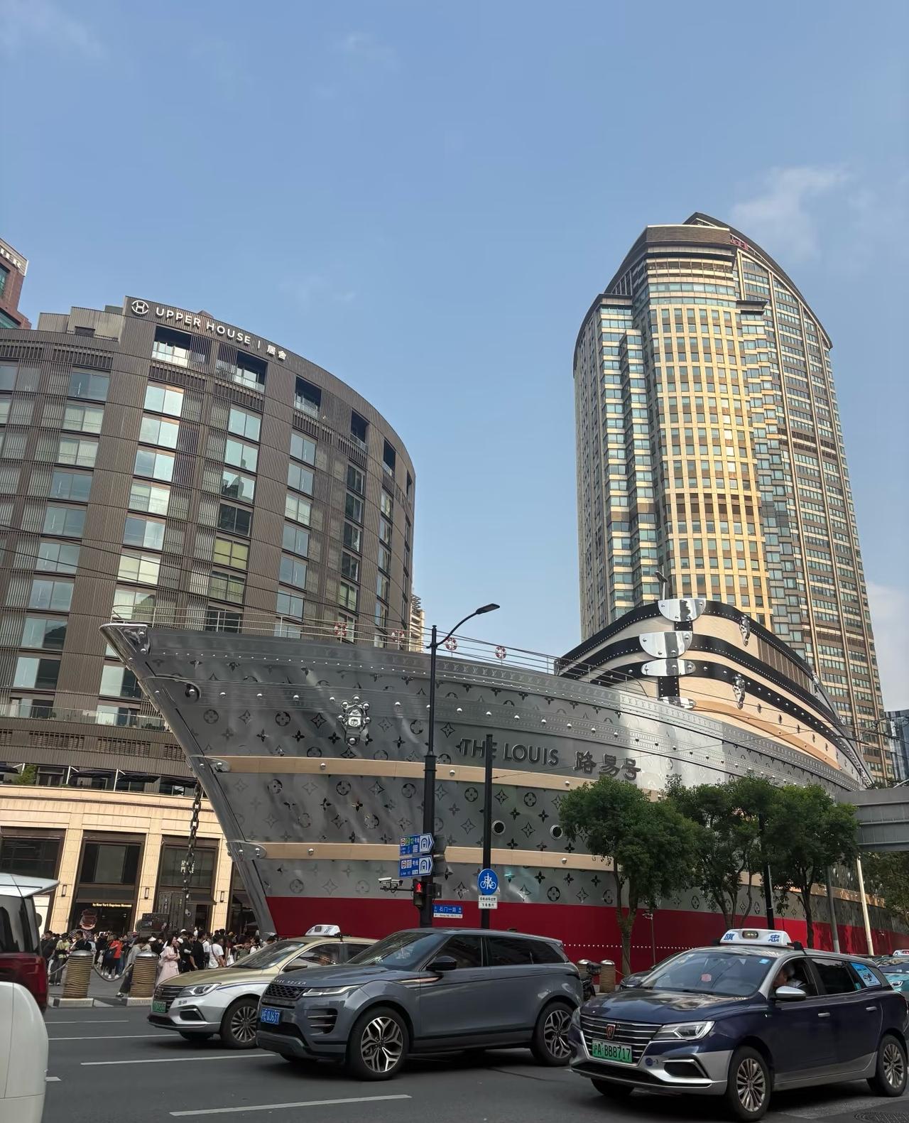 开眼了，上海的房价高攀不起如图，寸土寸金。只能说上海就还没有走完周期，房地产