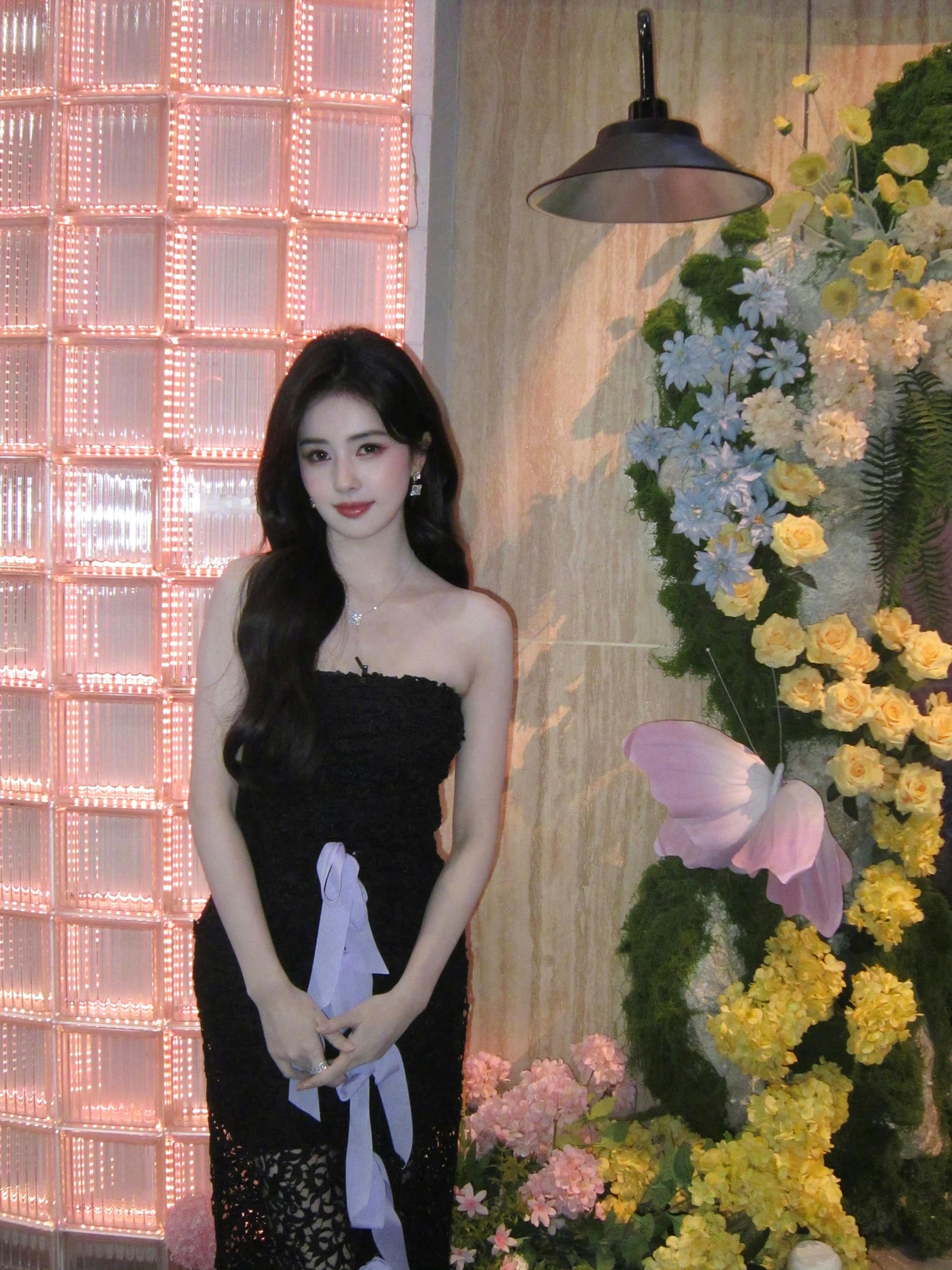 白鹿inPeetDullaertFall2025HauteCout