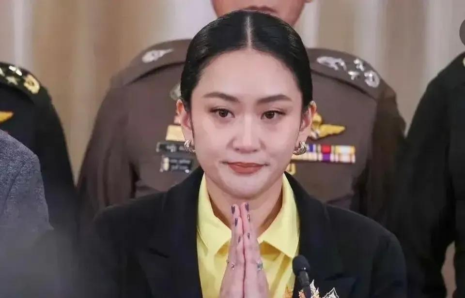 这次佩通坦算是被狠狠上了一课，如果能挺过来，相信她会学到很多：不会再相信任何人，