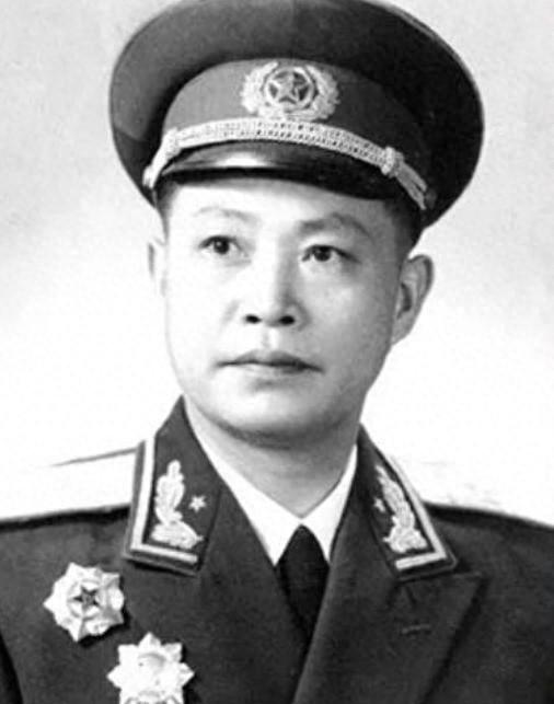 开国中将回忆：长征中，贺龙的爱马被猴子牵走，数日后竟自行归队“1949年1月的