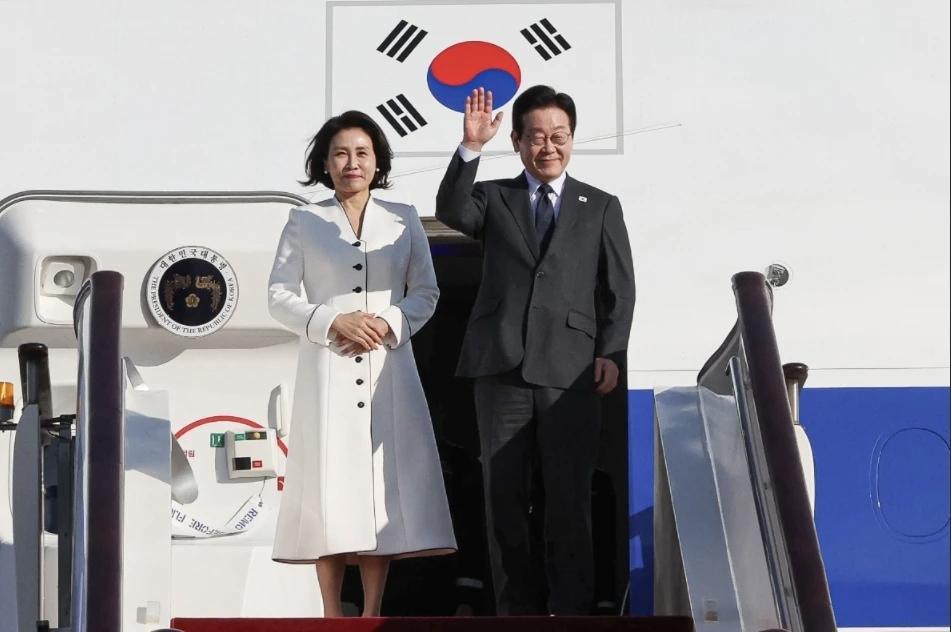 刚在北京谈笑风生，回去就要面对疾风骤雨。李在明这趟访华，签了一堆协议，带了一