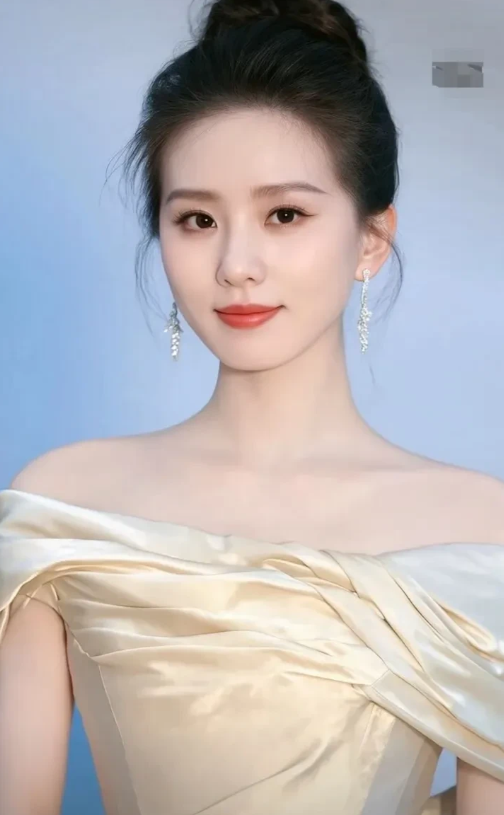 刘诗诗的美别具一格。她宛如从古典画卷里走出的佳人，芭蕾舞的功底让她拥有优雅的体态