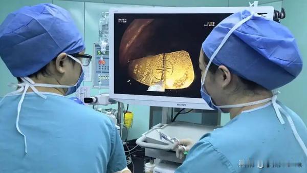 8月16日，首都医科大学附属首都儿童医学中心消化内科内镜团队，成功为一名误吞金条