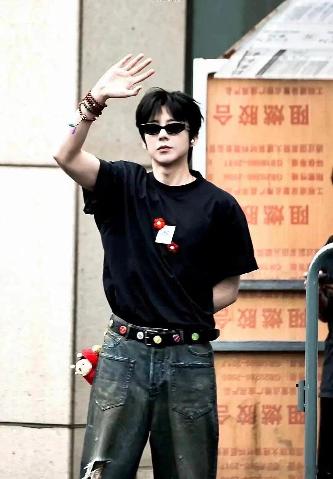 刘宇宁给金靖发时间之子宣传视频折腰播出刘宇宁演的魏劭出圈吸粉是不是给一念关山时期