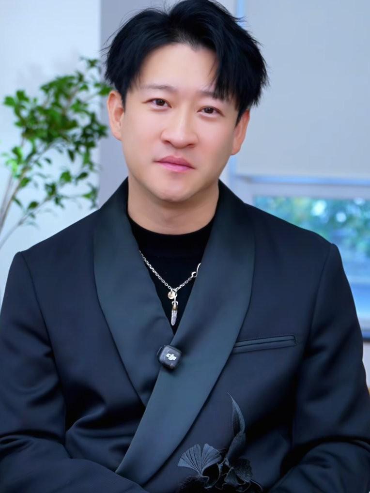 曹云金又被人排挤了！昨天曹云金直播时表示:本来我的新书23年都应该出版，为什么要