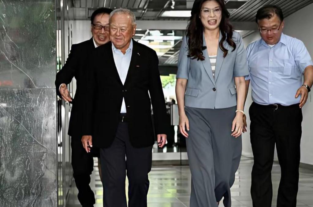 ☁郑丽文主动拜访苗栗县长钟东锦后,抛出重磅消息,或给国民党带来重大变动