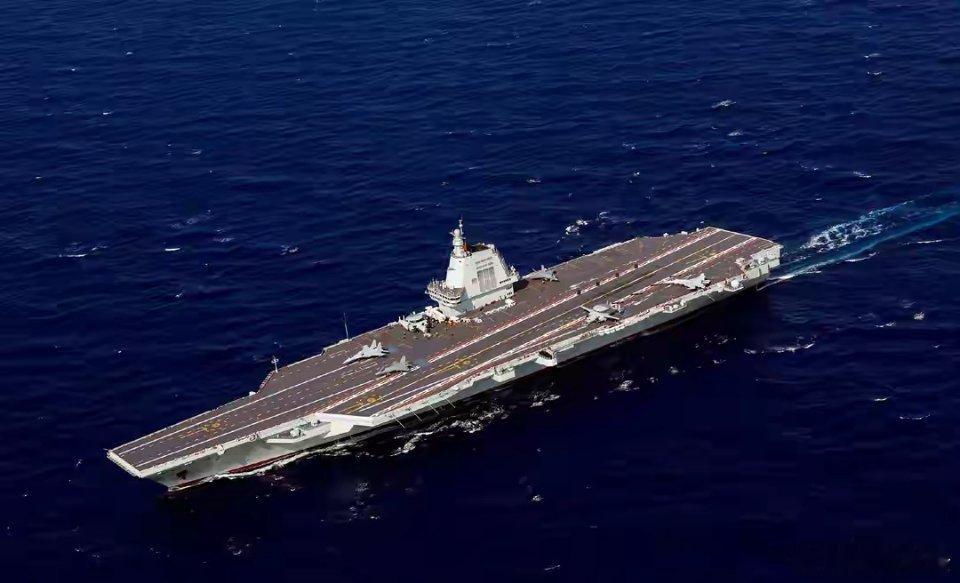 不得不防！日本潜艇要击沉中国航母，福建舰战时突防，用鱼雷对轰2025年11月27