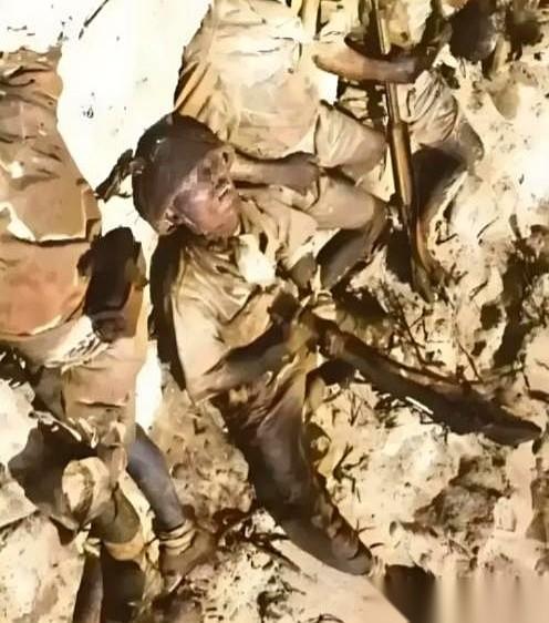 硫磺岛上，一个日本兵的故事，最后只剩下一块焦炭和半张烧烂的家信。整整一天，美军