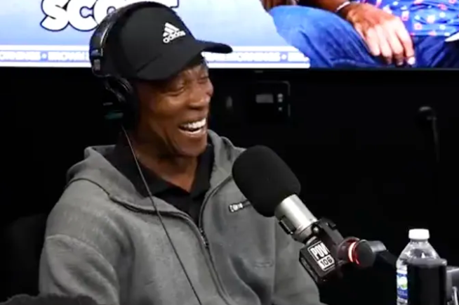 前湖人主帅拜伦-斯科特在节目中表示，希望勒布朗-詹姆斯结束在湖人的生涯。斯科特