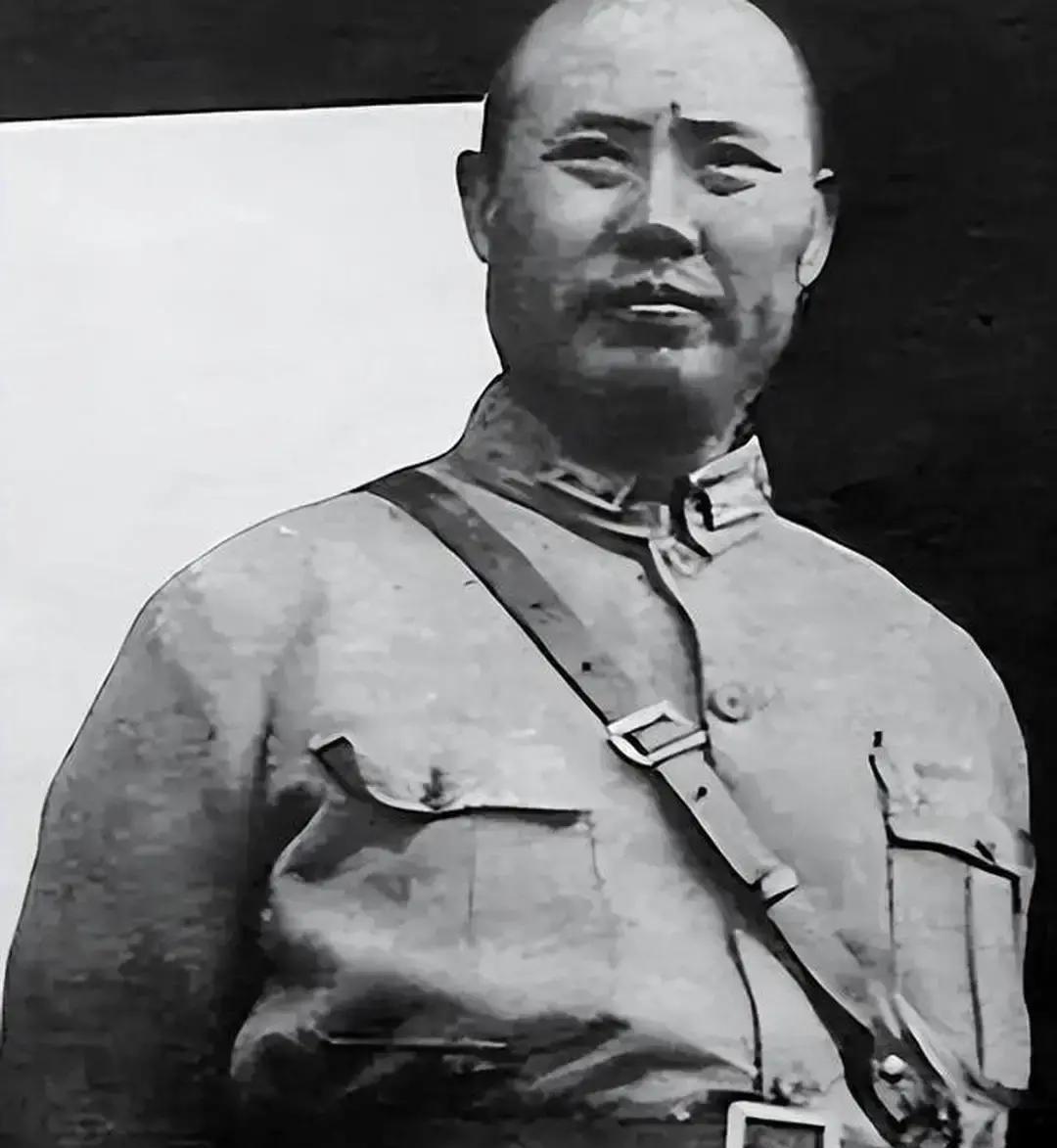 陈长捷出狱后，傅作义在北京西单鸿宾楼请他吃饭，陈长捷姗姗来迟，见到傅作义，当即阴