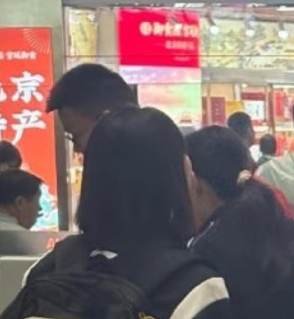 佳佳、翔哥和河北小师妹也出发亚锦赛刚刚刷到佳佳、翔哥还有莎莎河北小师妹也出发亚
