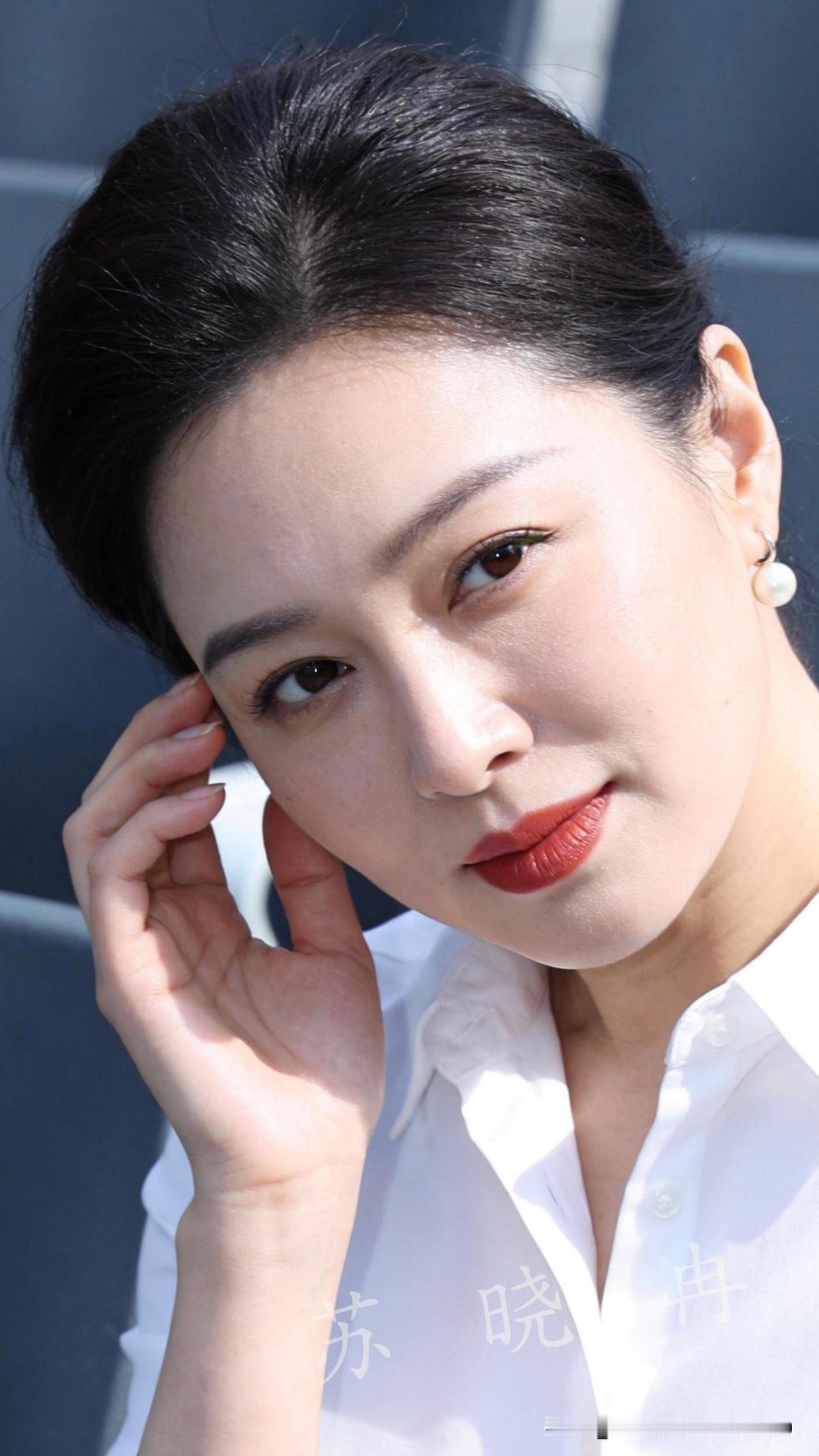 别喊主任，她是苏晓冉家的外婆！也是董事长夫人。真正的气质与女人味，哪怕穿着宽松