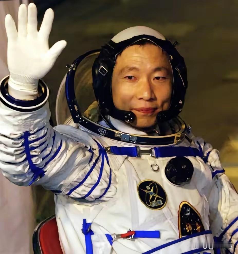 大家有没有想过，我国有那么多执行过飞天任务的顶级航天员，他们的功劳绝对能排在中国