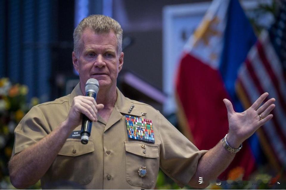 一边是美军航母在南海搞实弹射击，一边是帕帕罗哭诉中国“测试底线”。这简直是强盗逻