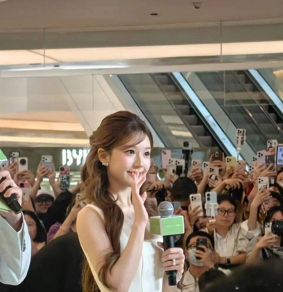 赵露思的造型师开窍了吗？果然美貌是第一生产力