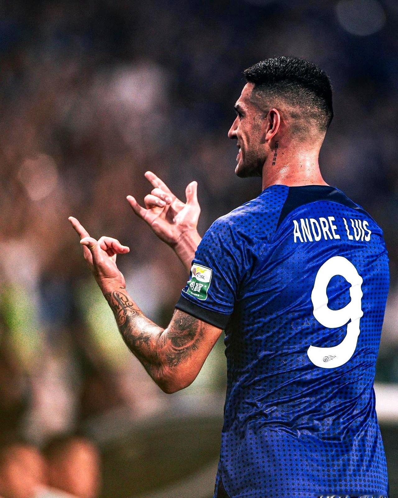 申花锋霸安德烈路易斯遭辽宁双雄疯抢！路易斯这合同一到期就成了自由身，辽宁