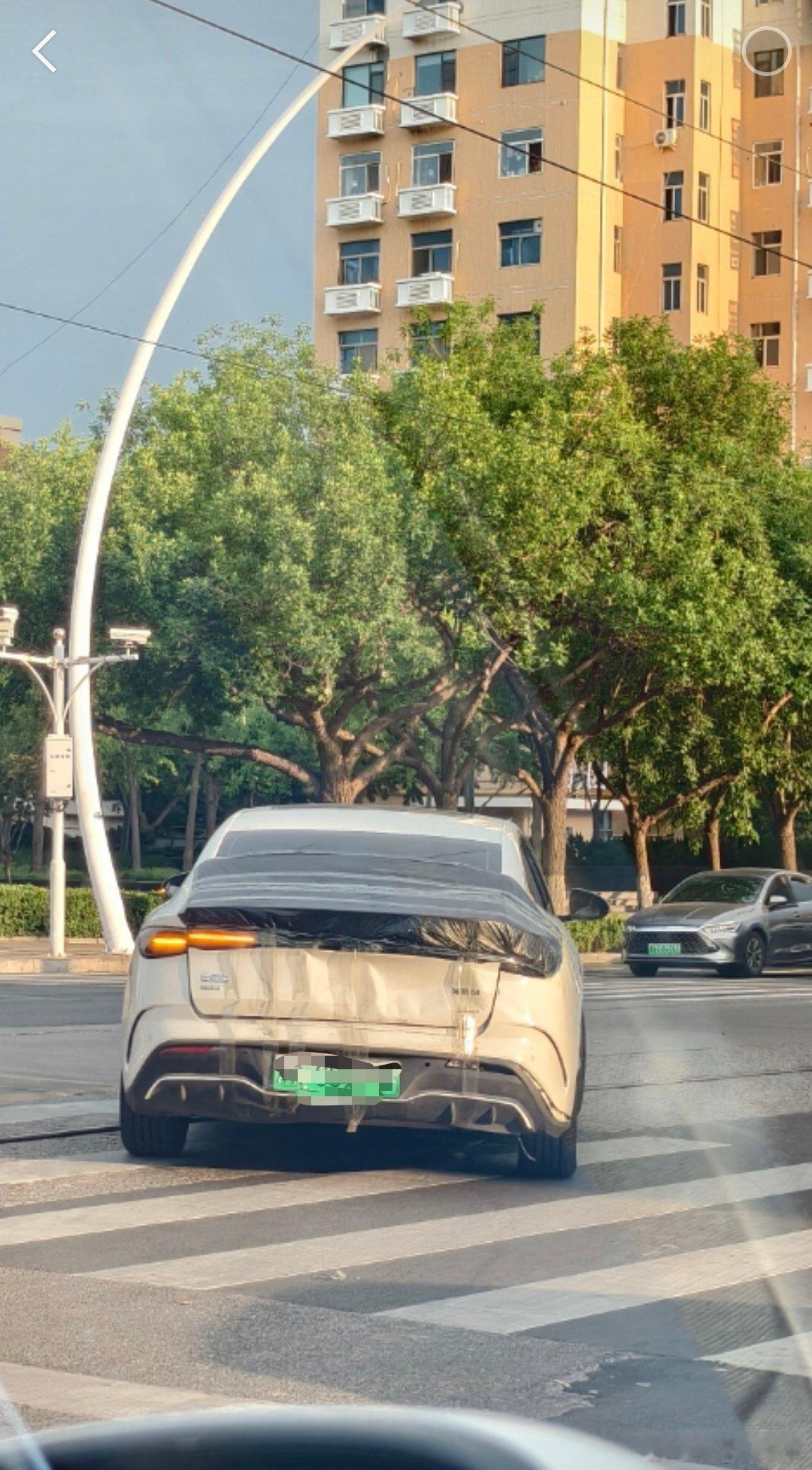 顽强的比亚迪车主都这样了还在开[捂脸哭]​​​