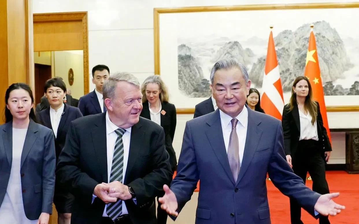 5月19日，丹麦外长拉斯穆森跑到北京，开口就对台湾问题妄加评论，鼓吹所谓“台海维