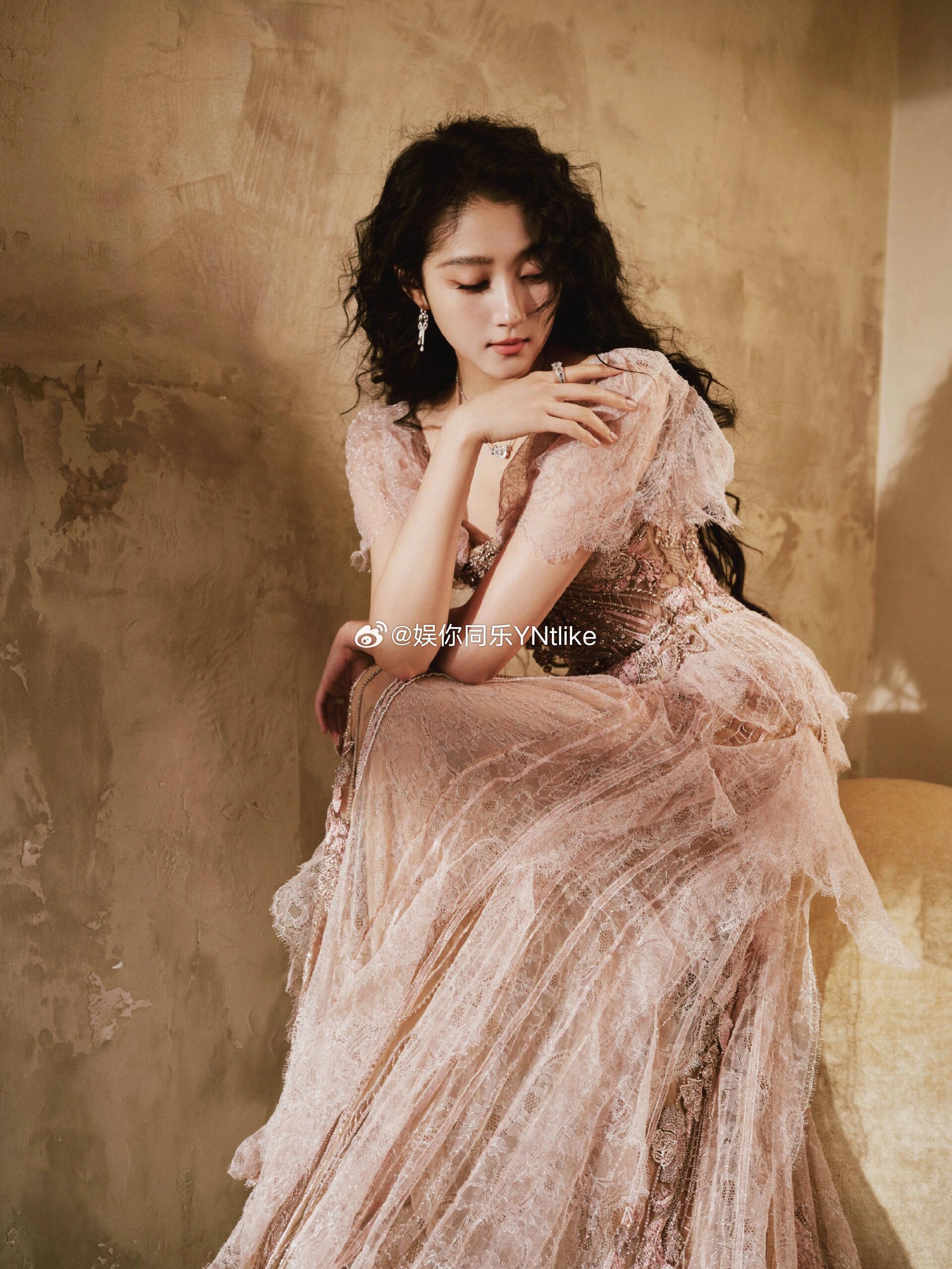 关晓彤微博之夜小波浪关晓彤的妆造正确关晓彤