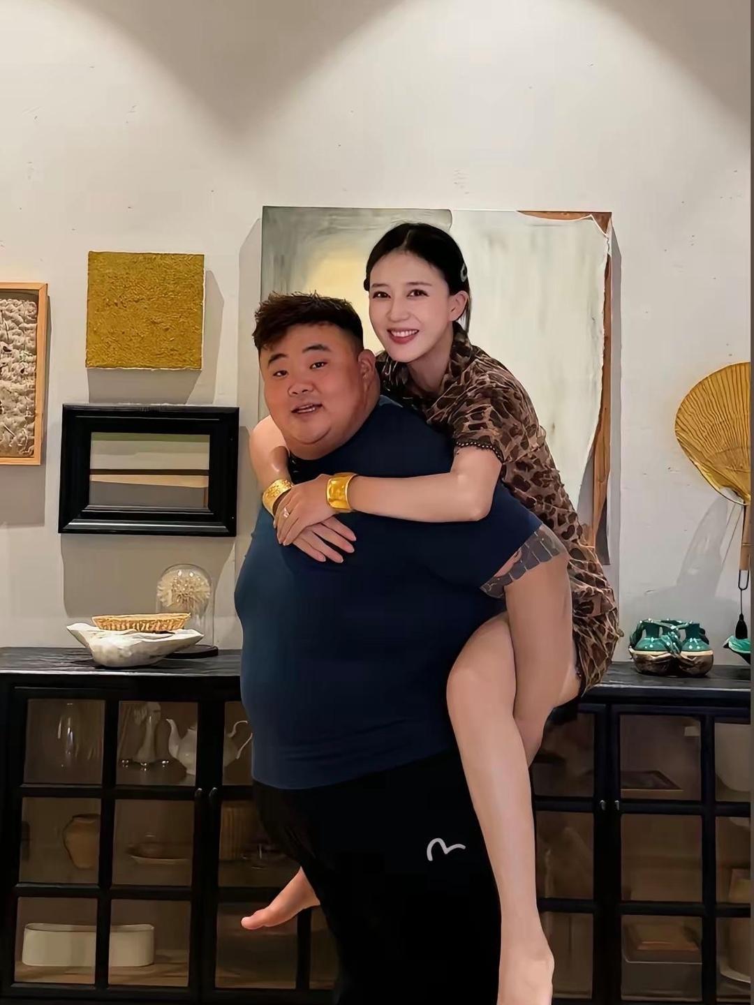 有这么漂亮的美娇妻，还不克制一下自己，减减肥！